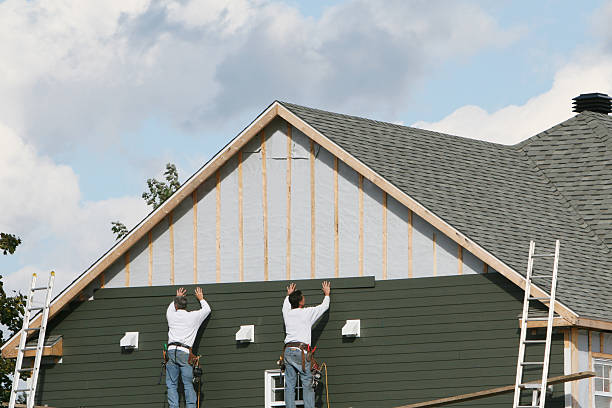 Professional Emergency Siding Repair technician working in Midlothian, TX